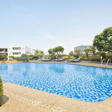 Courtyard By Marriott Gurugram Downtown Otel Gurgaon Dış mekan fotoğraf