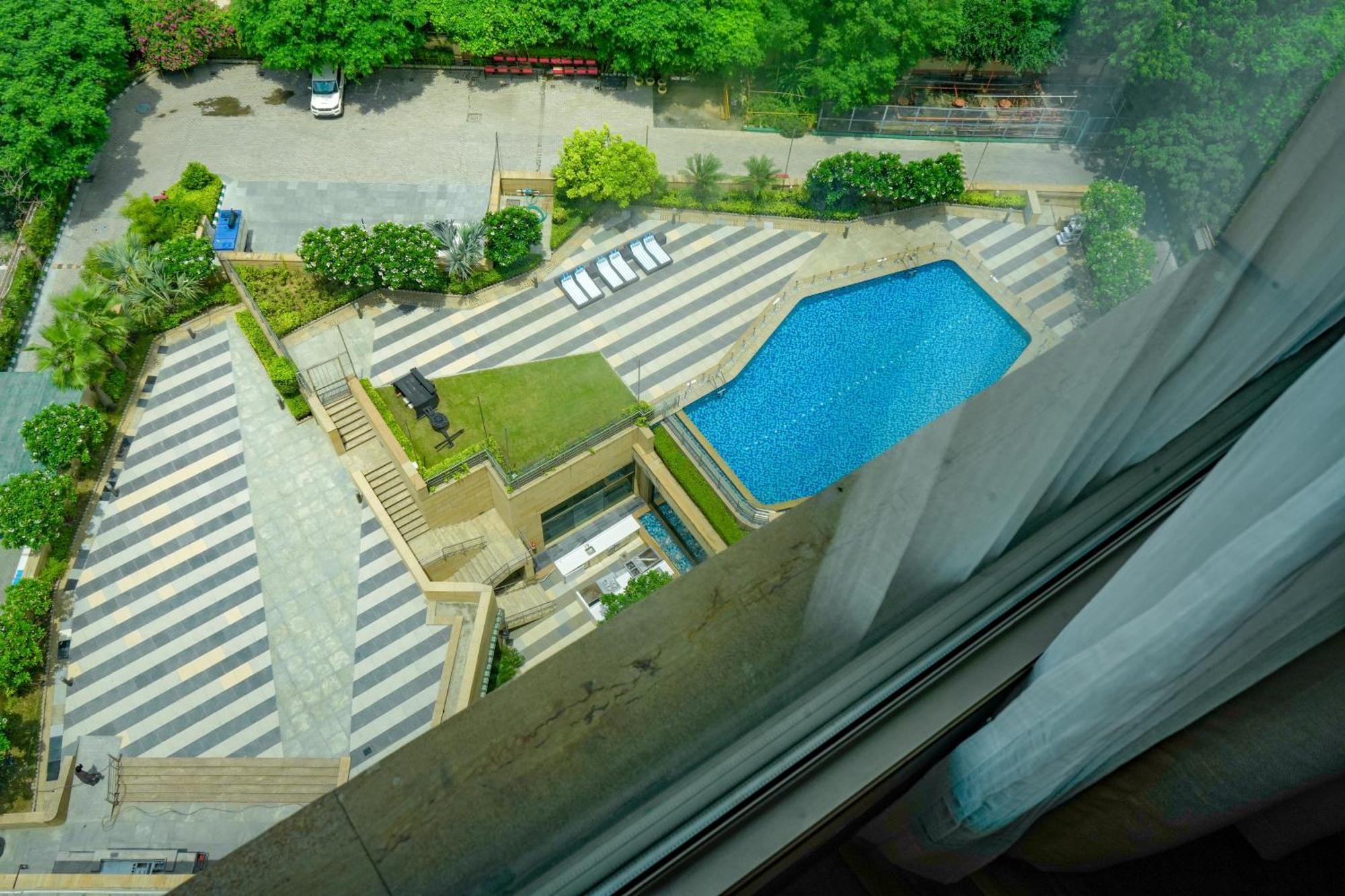 Courtyard By Marriott Gurugram Downtown Otel Gurgaon Dış mekan fotoğraf