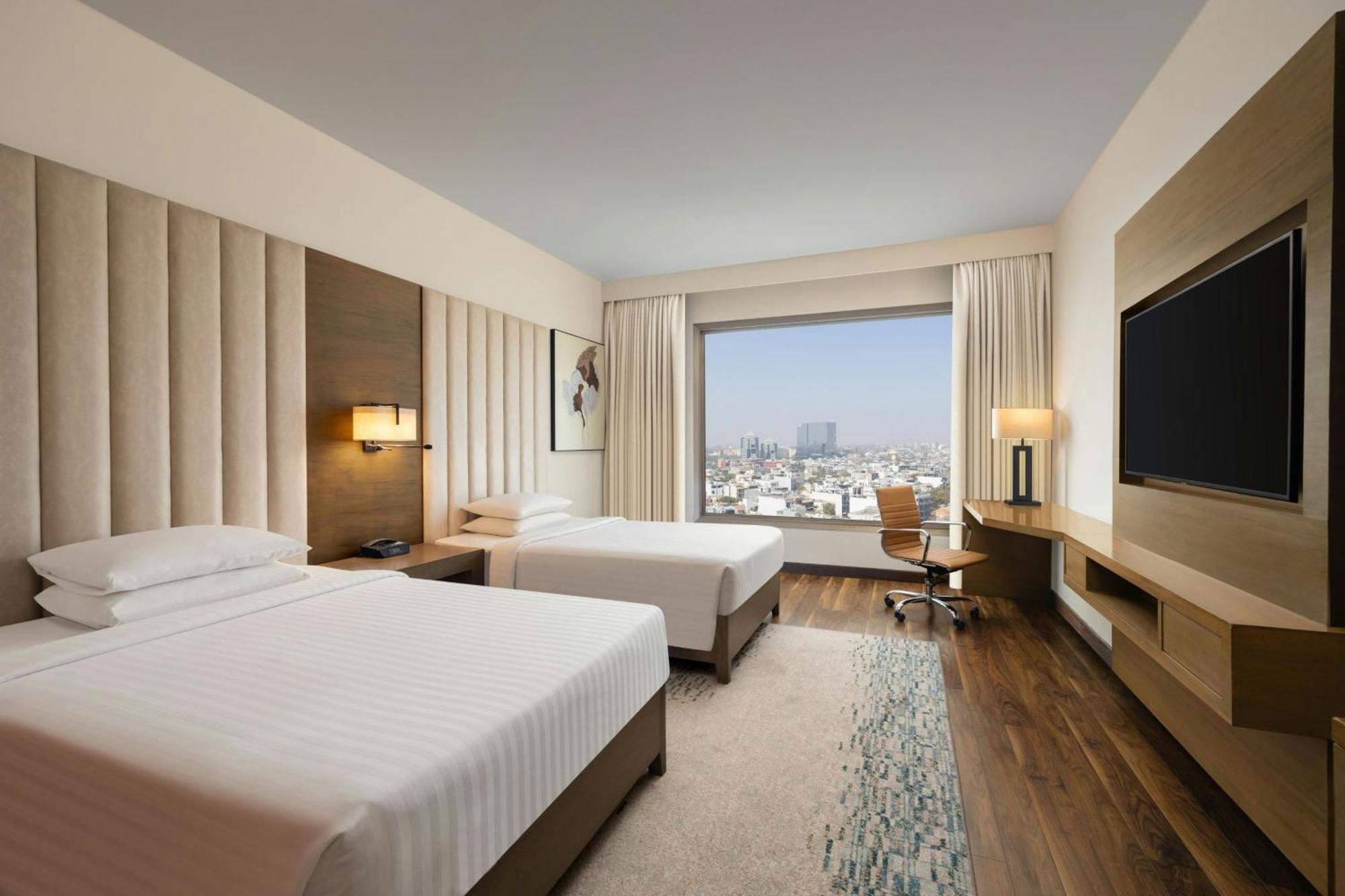 Courtyard By Marriott Gurugram Downtown Otel Gurgaon Dış mekan fotoğraf